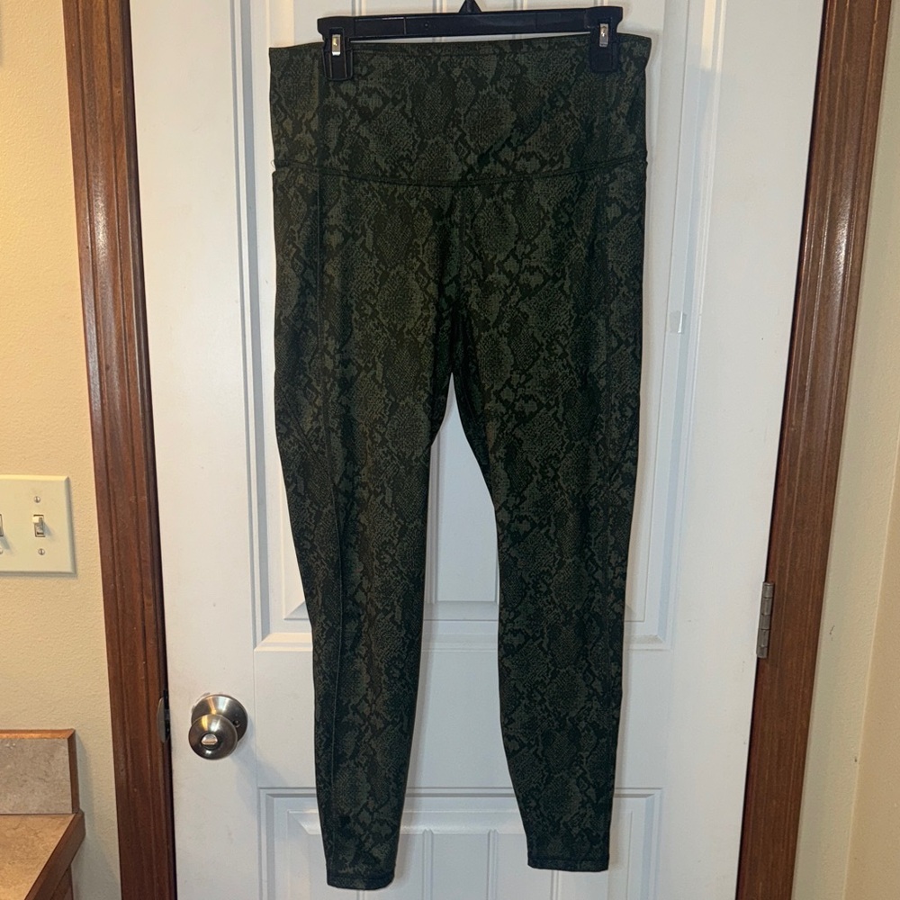 All in Motion Snake Skin Pattern Leggings
